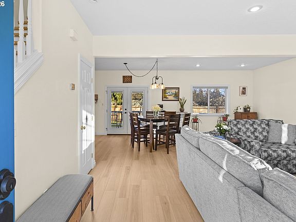 3rd image of 2922 Walnut Ct