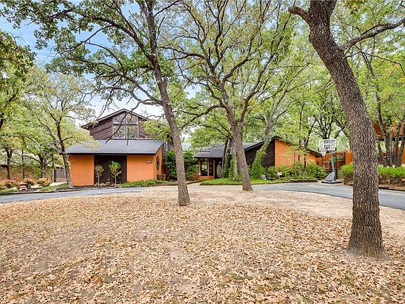 4th image of 3652 Green Meadow Ln
