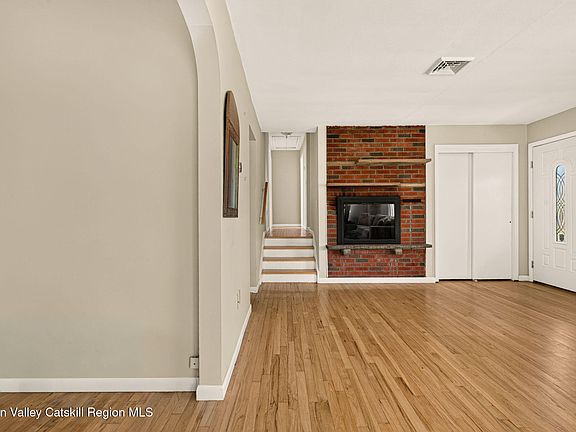 5th image of 114 Latham Circle
