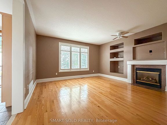 5th image of 704 Foxcroft Blvd