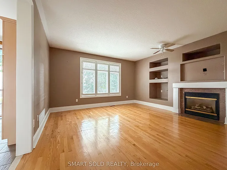 704 Foxcroft Blvd — Photo 5