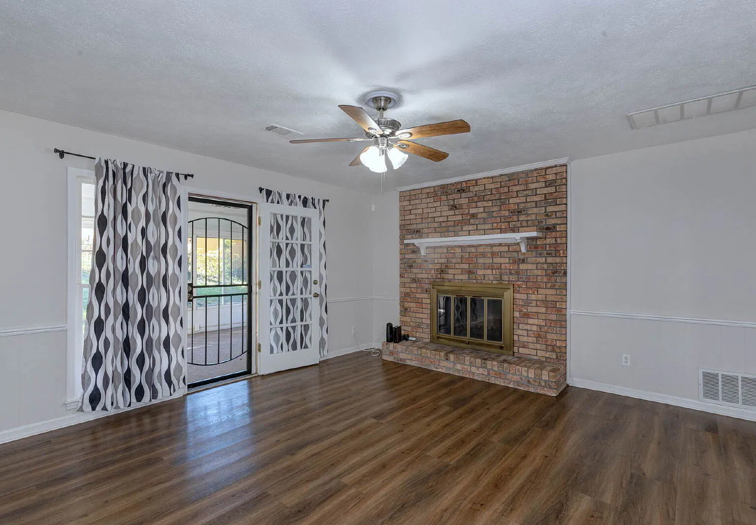 4 bed, 2.0 bath, 1864 sqft, $1,850 — Photo 4