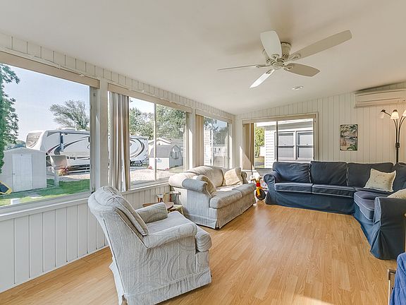 5th image of 5229 Surfwood Dr #19