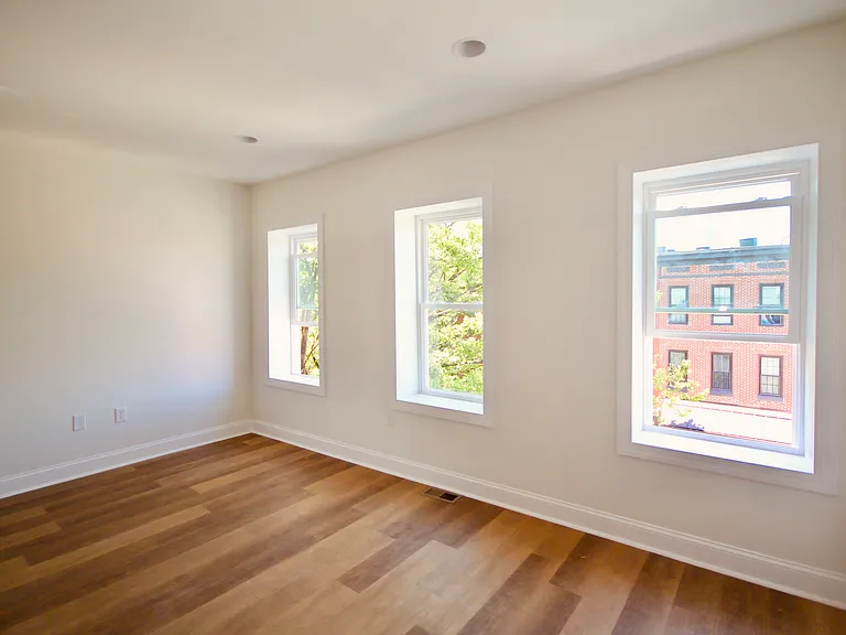 25 N Chester St — Photo 16