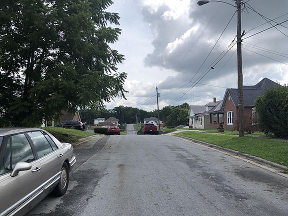 3rd image of 1014 Christie Ave