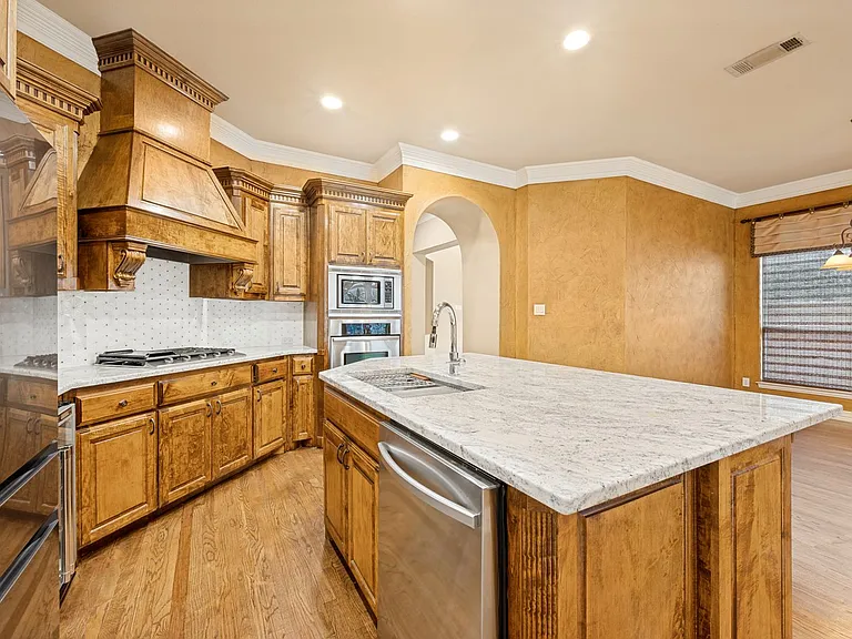 4046 E Hill Dr — Photo 8