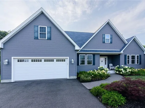 11 Kendall Ct, Charlestown, RI 02813