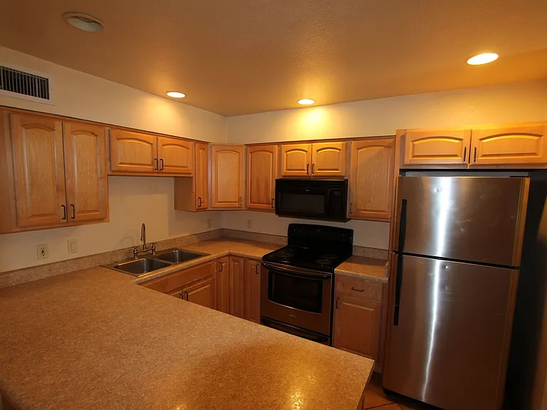 814 W Summit Ave — Photo 6