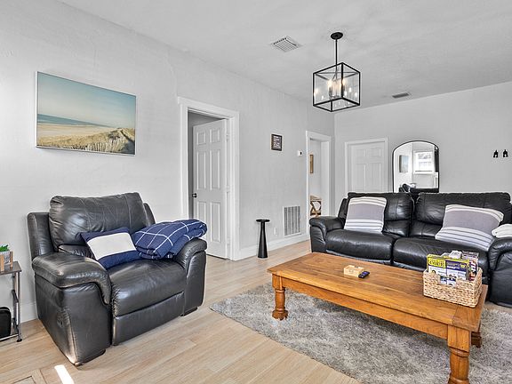 2nd image of 3421 Pinewood Ave