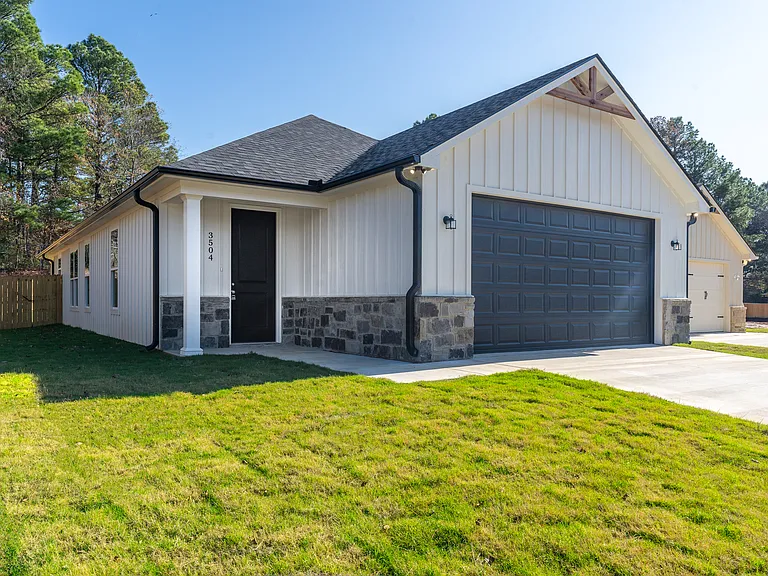 3504 Zach Ct — Photo 3