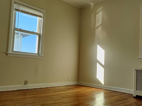 3rd image of 26 Holland Ave