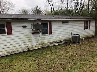 3rd image of 2337 5th Ave E