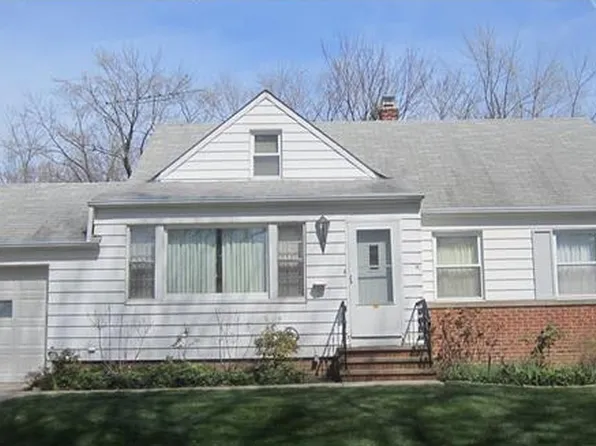 1345 Haverston Rd, Lyndhurst, OH 44124