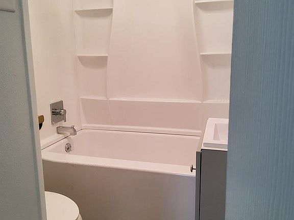 3rd image of 66 Taft St