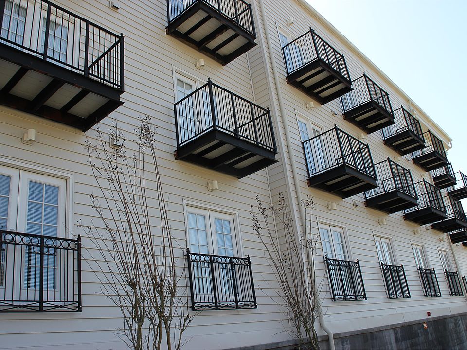 1st image of 96 Lummus Dr APT 302