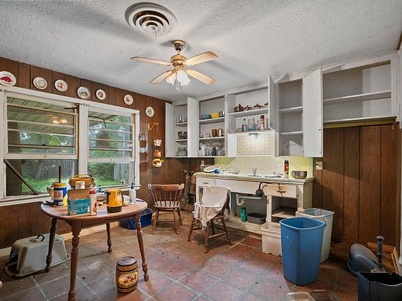 4th image of 104 Britton Dr