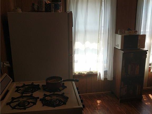 3rd image of 639 Park Ave