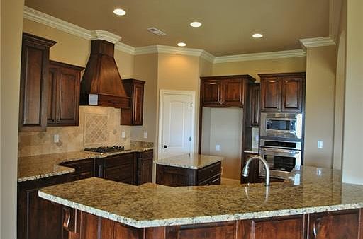3rd image of 1405 SW Wisteria Ave