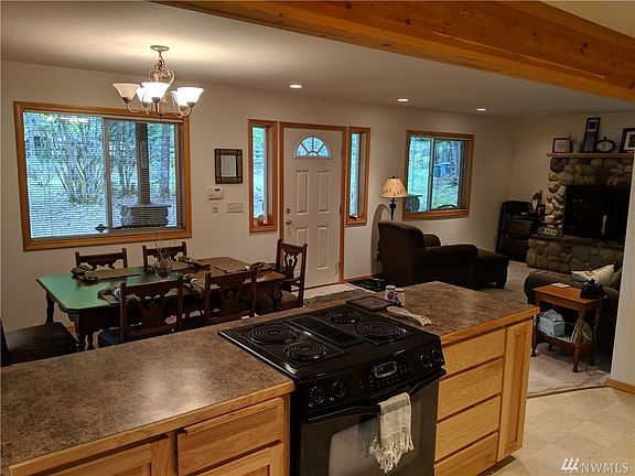 5th image of 16325 Alpine Dr E