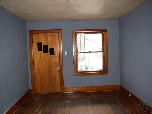 2nd image of 414 26th St
