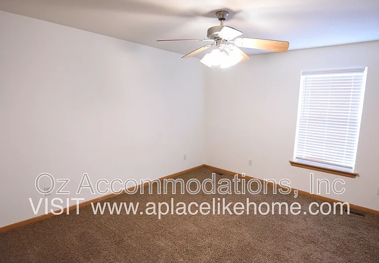 8626 N Cleveland Ln — Photo 12