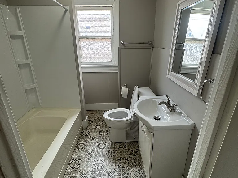 422 N Klein St — Photo 10
