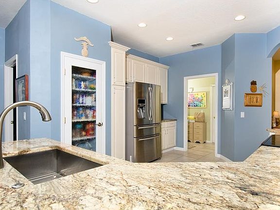 4th image of 597 Shorehaven Dr