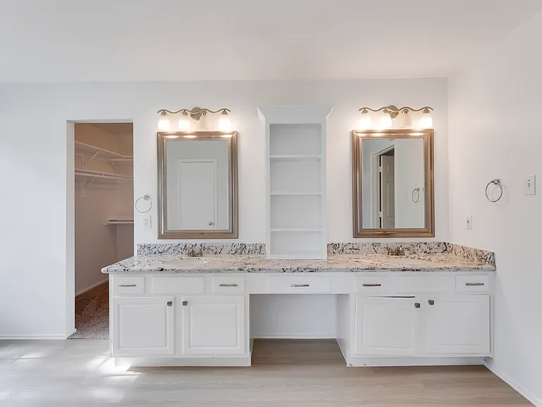 16215 Hollow Rock Dr — Photo 8