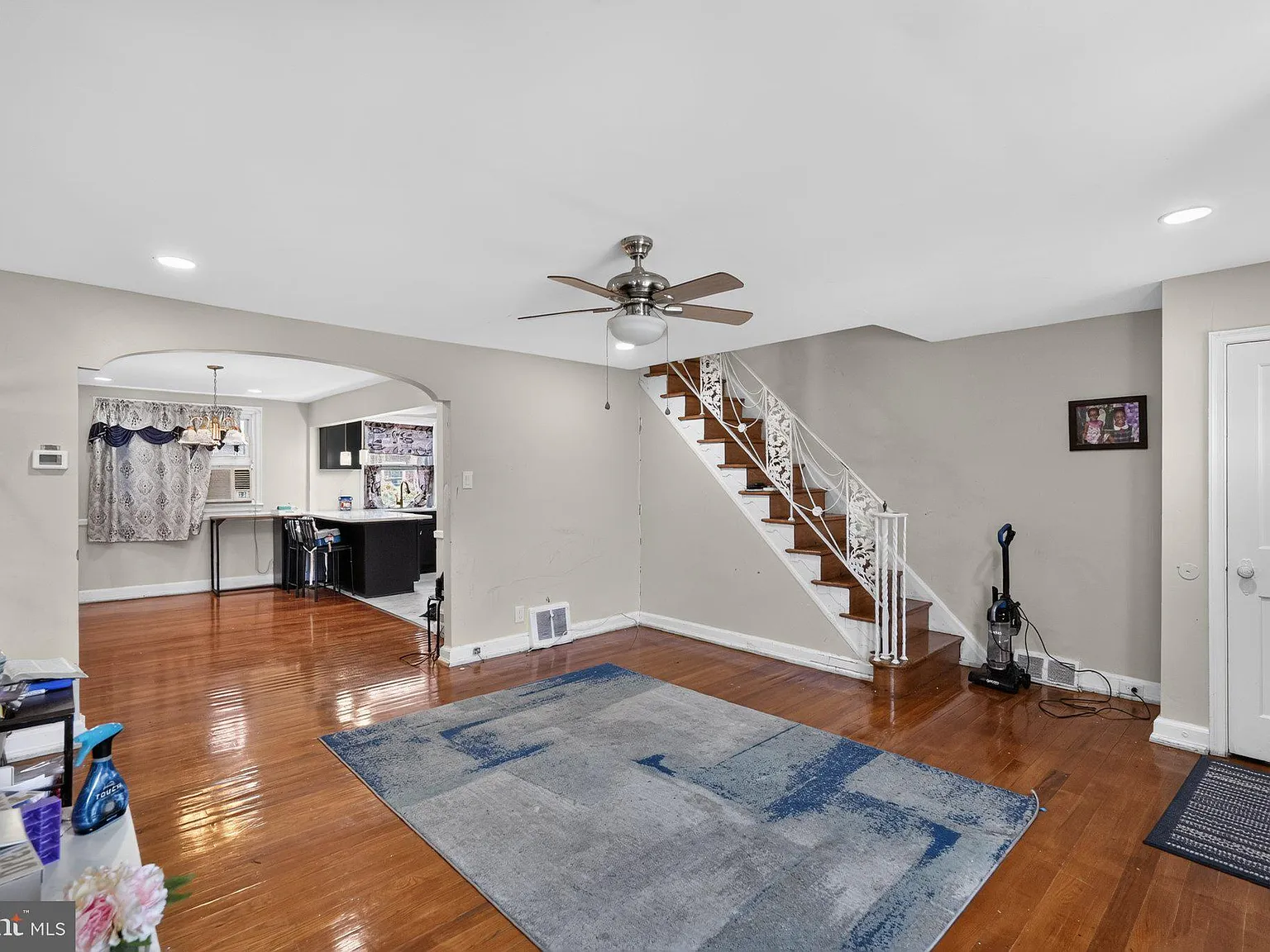 3 bed, 1.5 bath, 1182 sqft, $1,850 — Photo 2