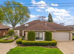 48366 Harbor Dr, Chesterfield, MI 48047