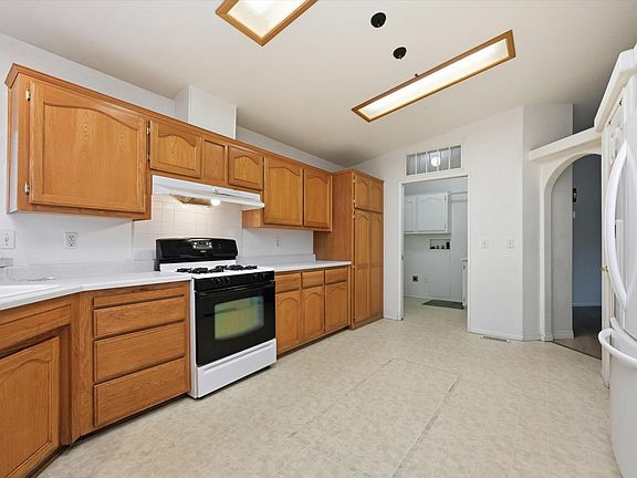 3rd image of 350 Walnut Drive