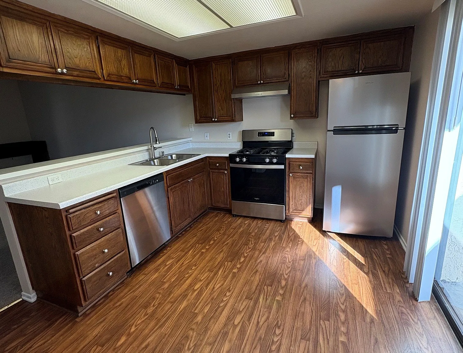 1001 E Cypress Ave — Photo 2