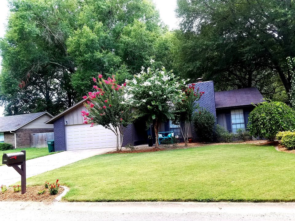Front of 2011 Creekwood Dr