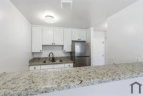1922 S Hobart Blvd #9 — Photo 23