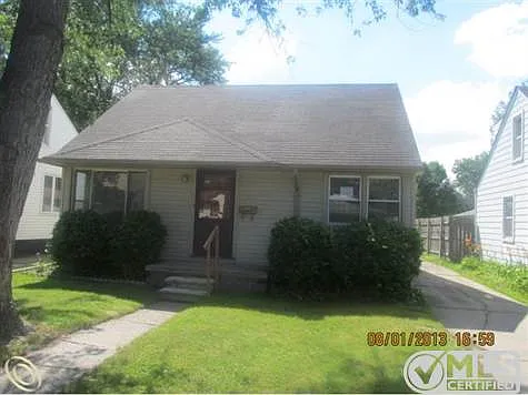 24875 Dale Ave photo 1