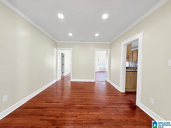 4th image of 102 4th Ave S