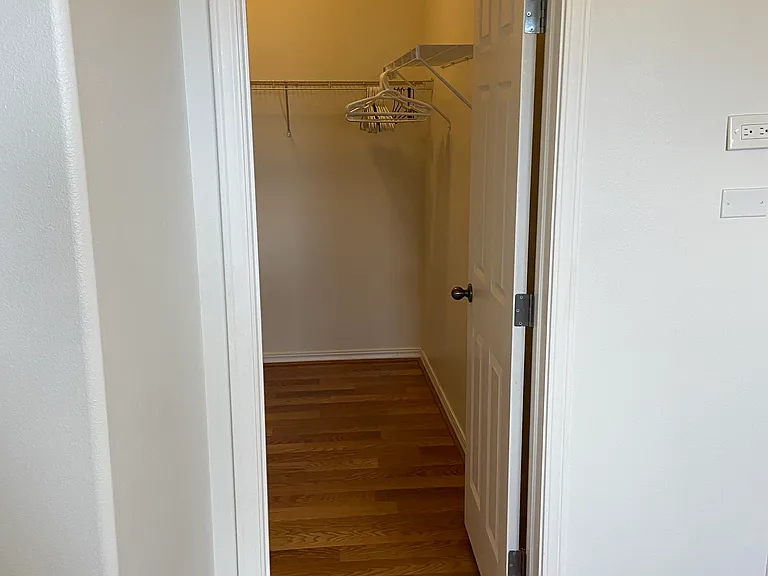 1913 Haleukana St #2 — Photo 8