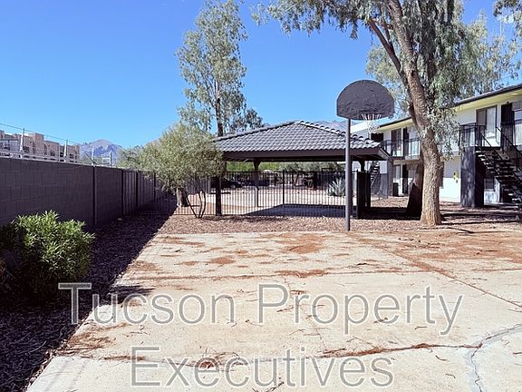 3rd image of 3810 E Monte Vista Dr #206