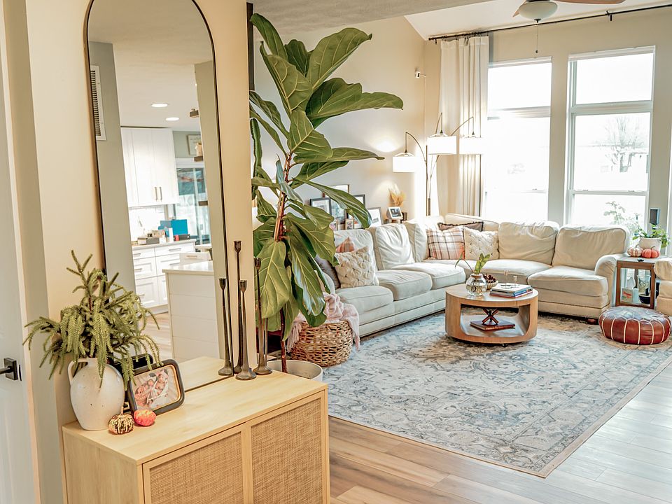 Main Floor Entry (looking into Family Room)