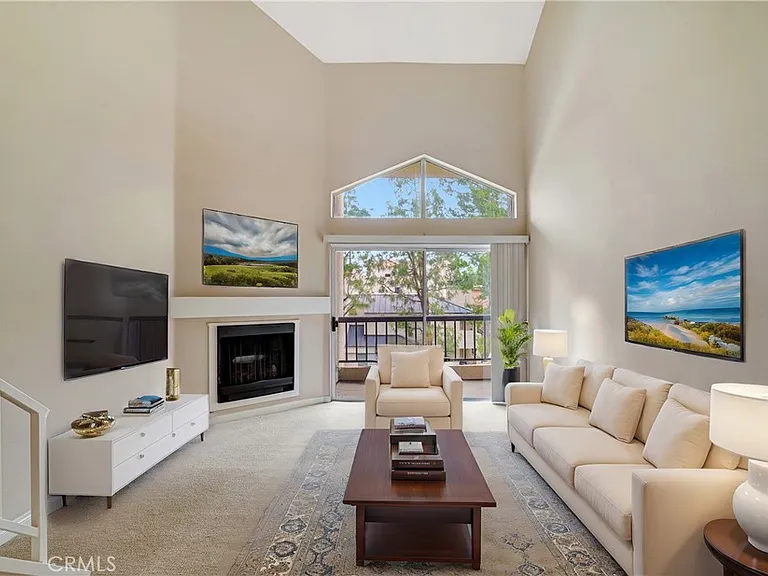 5540 Owensmouth Ave #306 — Photo 4