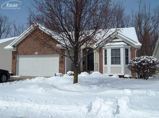 1203 Creek View Ct, Burton, MI