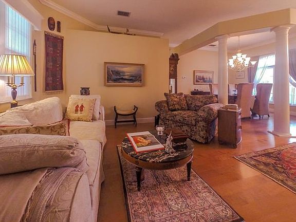 2nd image of 303 Palmway Ln