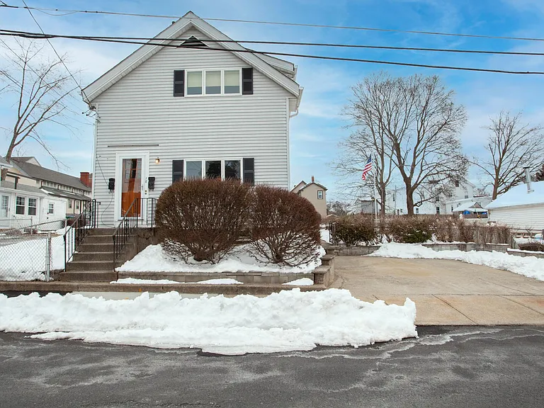 18 Cottage St #2 — Photo 1