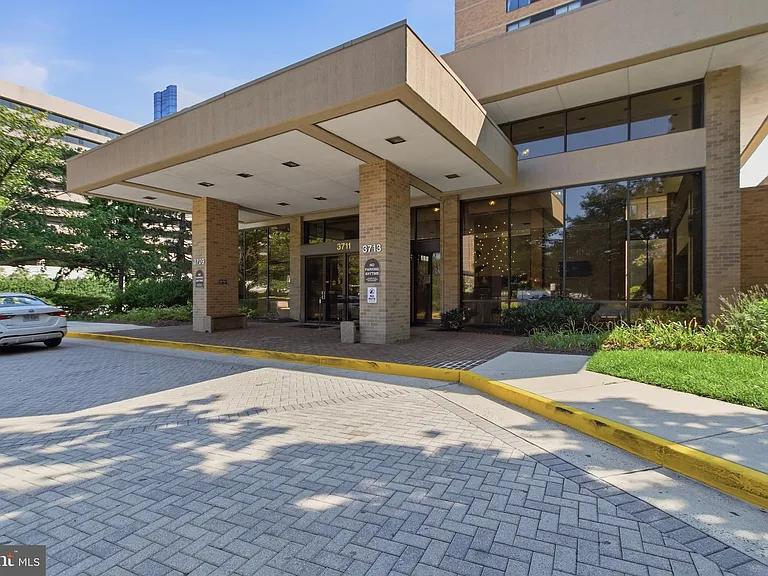 3709 S George Mason Dr #1115E — Photo 2