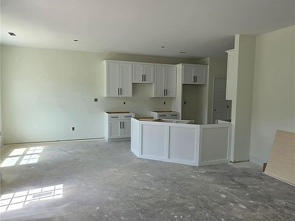 4th image of 725 Porter Rd