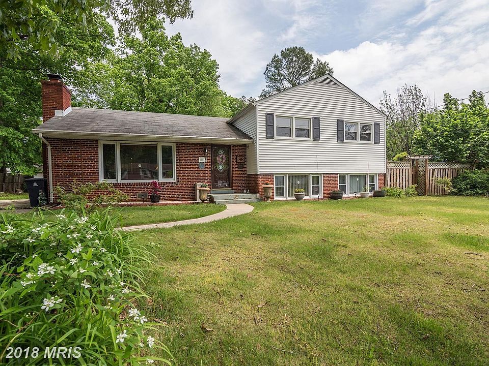 Gorgeous large front yard