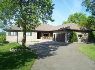 21035 Edgemere Ct, Richmond, MN 56368