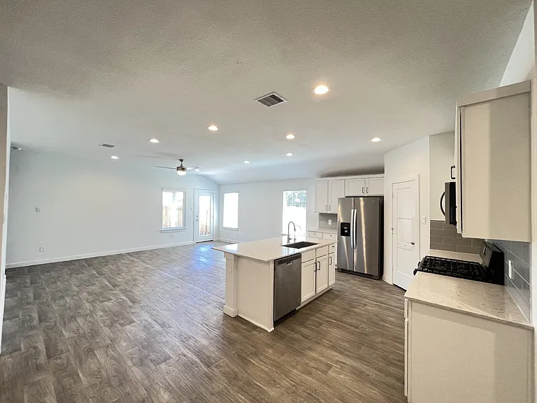 14206 Black Canyon Ln — Photo 8