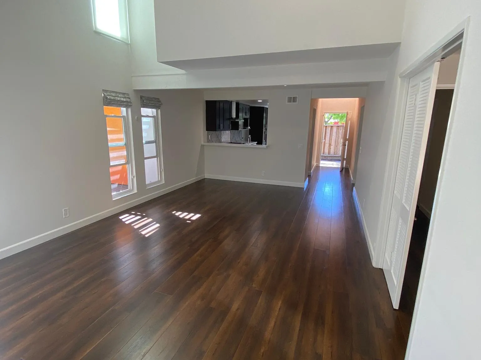3 bed, 1421 sqft, $4,125 — Photo 2