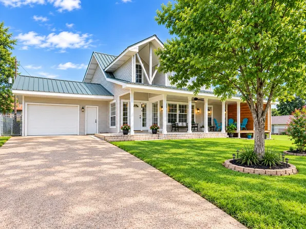 20 Clearview St, Point Blank, TX 77364